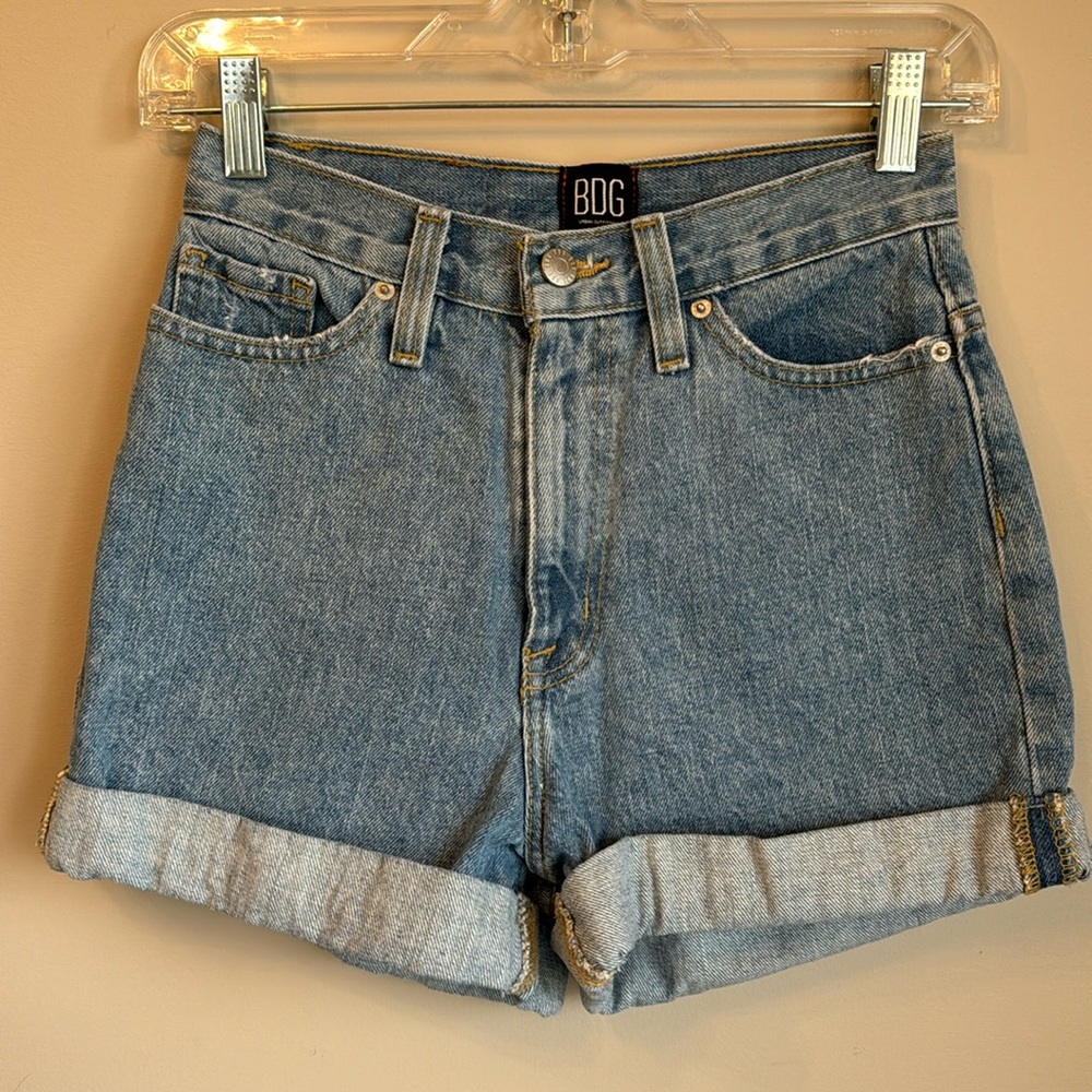 *FREE WITH BUNDLE* BDG Mom High Rise Jean Shorts in Size 24